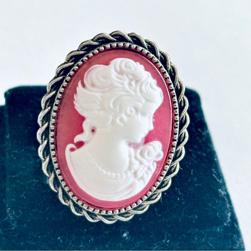 Pink and White Lady Cameo Adjustable Ring, NWT